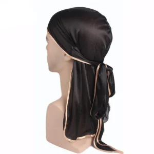 durag preto com borda dourada